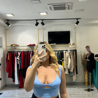 Top Erin con coprispalle Celeste