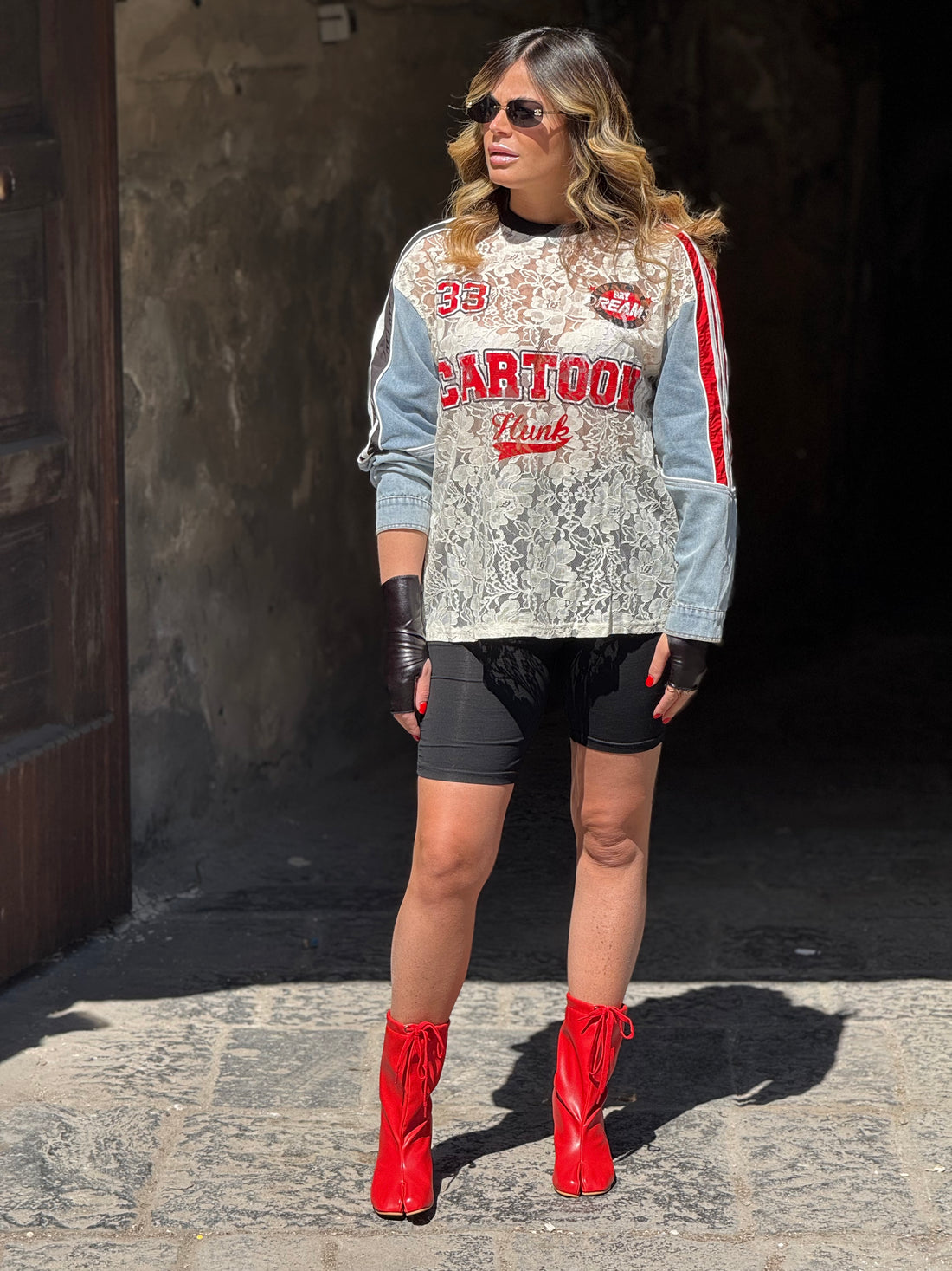 T-Shirt Cartoon con maniche in Denim