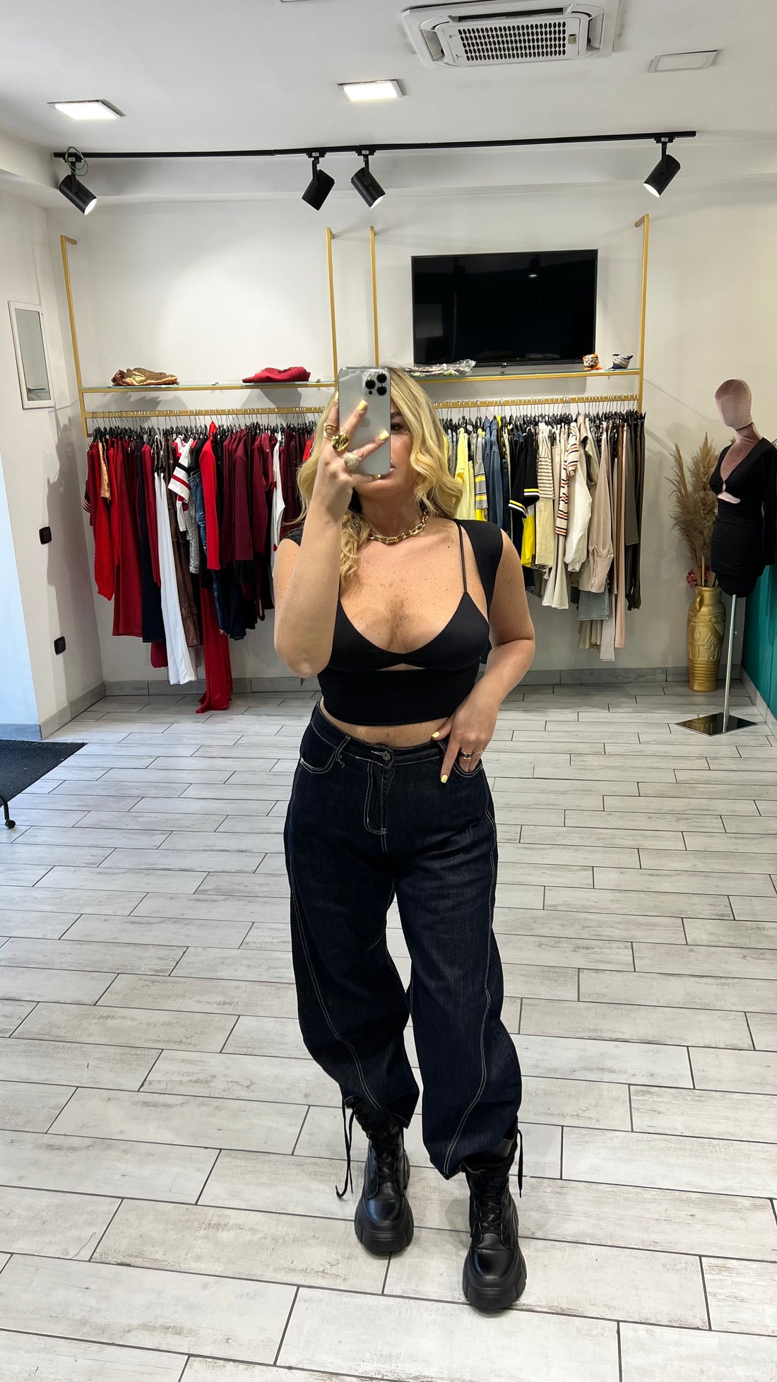 Top Erin con coprispalle Nero