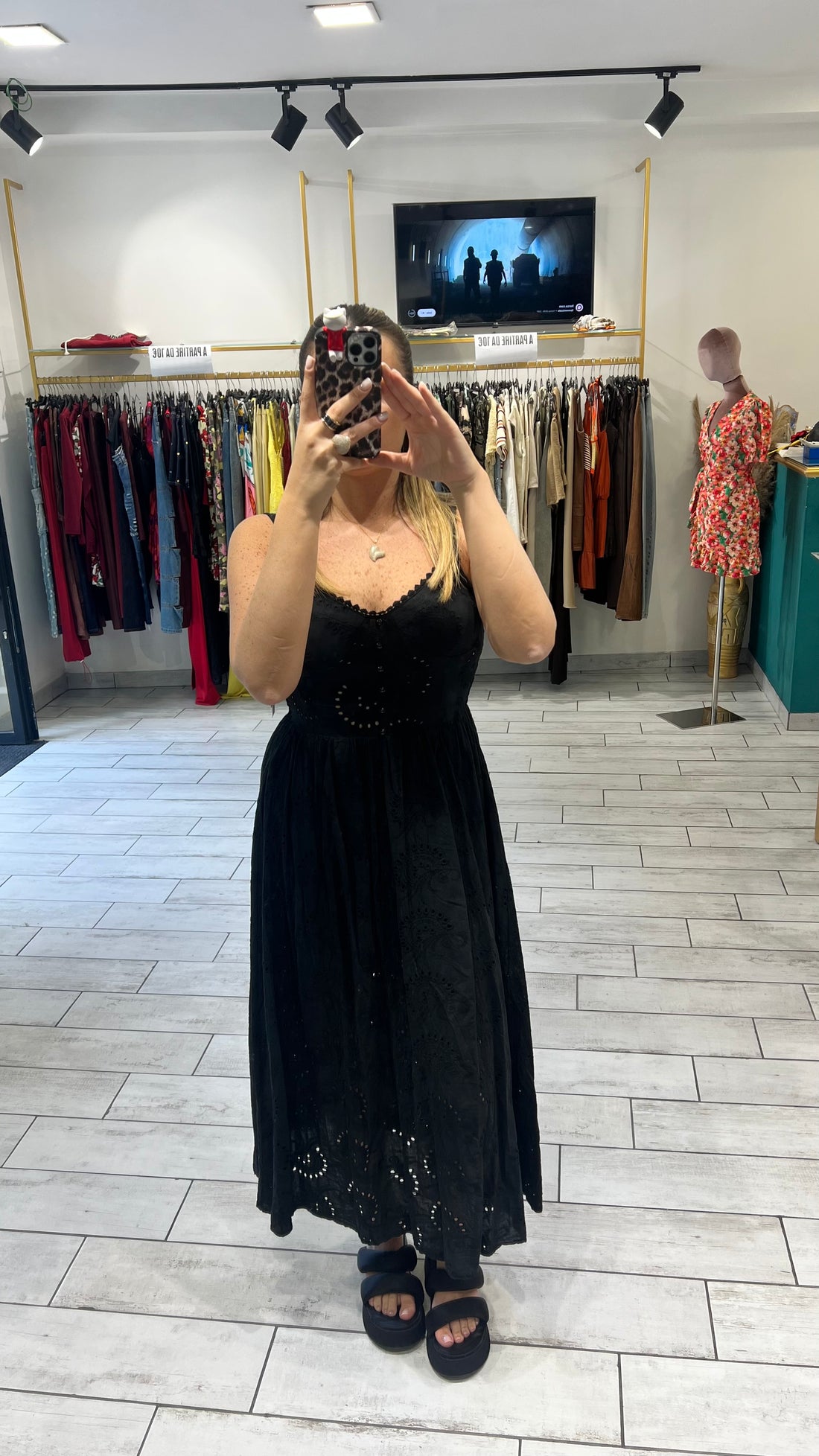 Dress Vientha Nero in pizzo San Gallo