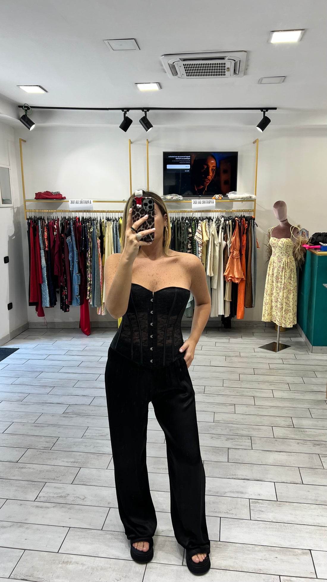 Bustino Kourtney Nero