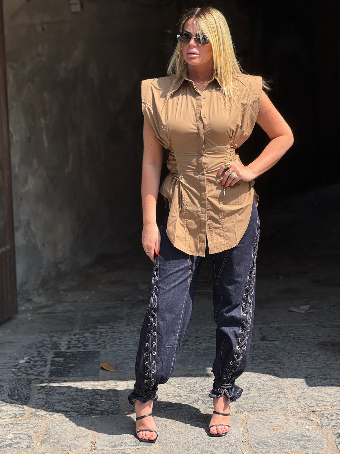 Camicia Smanicata Gilda Marrone