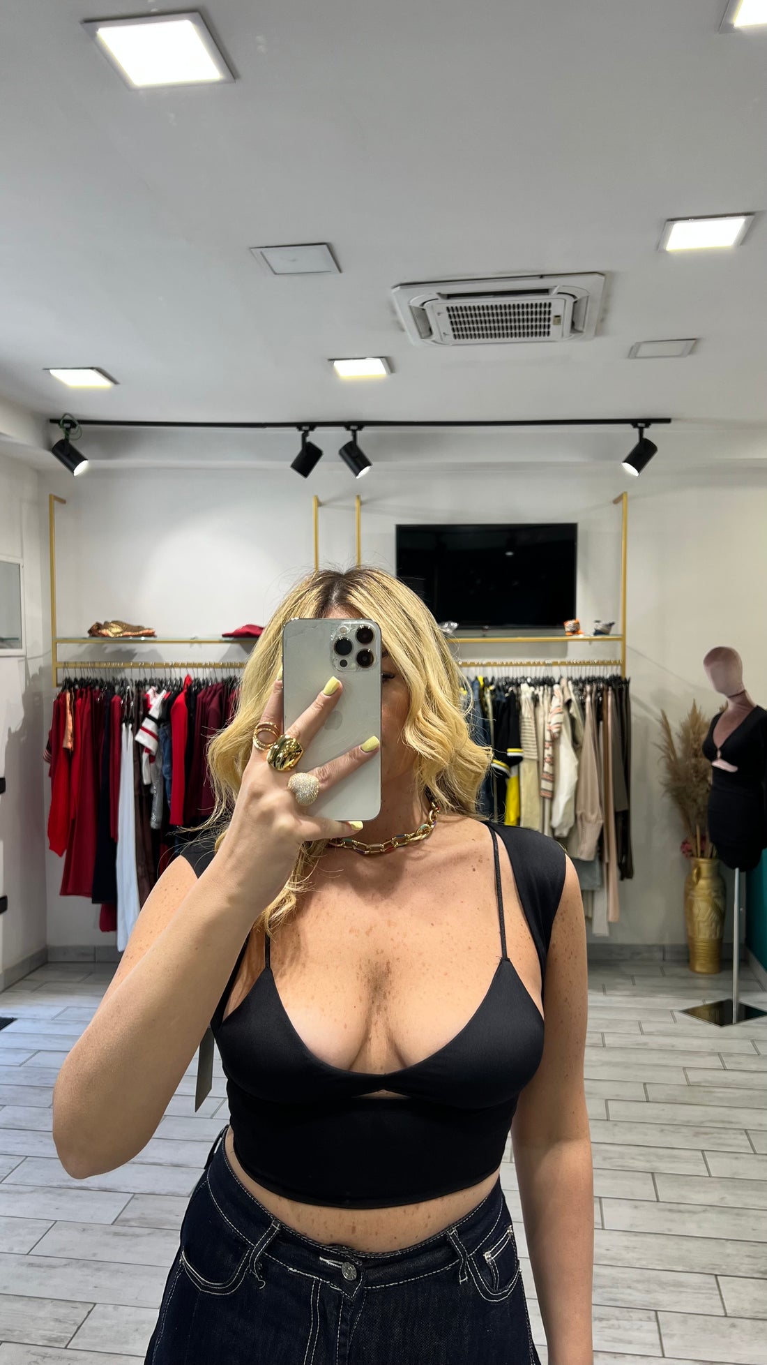 Top Erin con coprispalle Nero