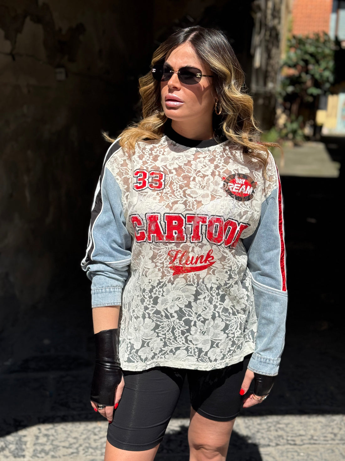 T-Shirt Cartoon con maniche in Denim