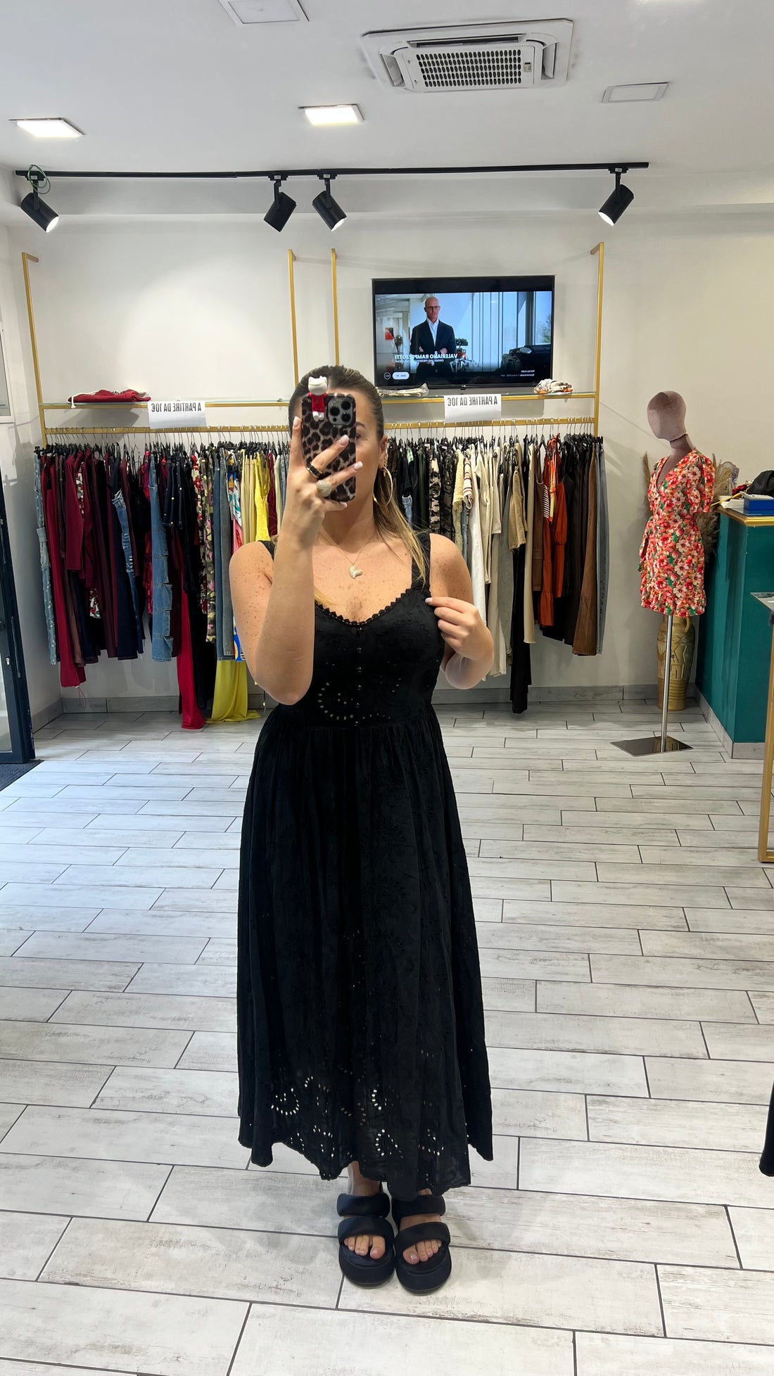 Dress Vientha Nero in pizzo San Gallo