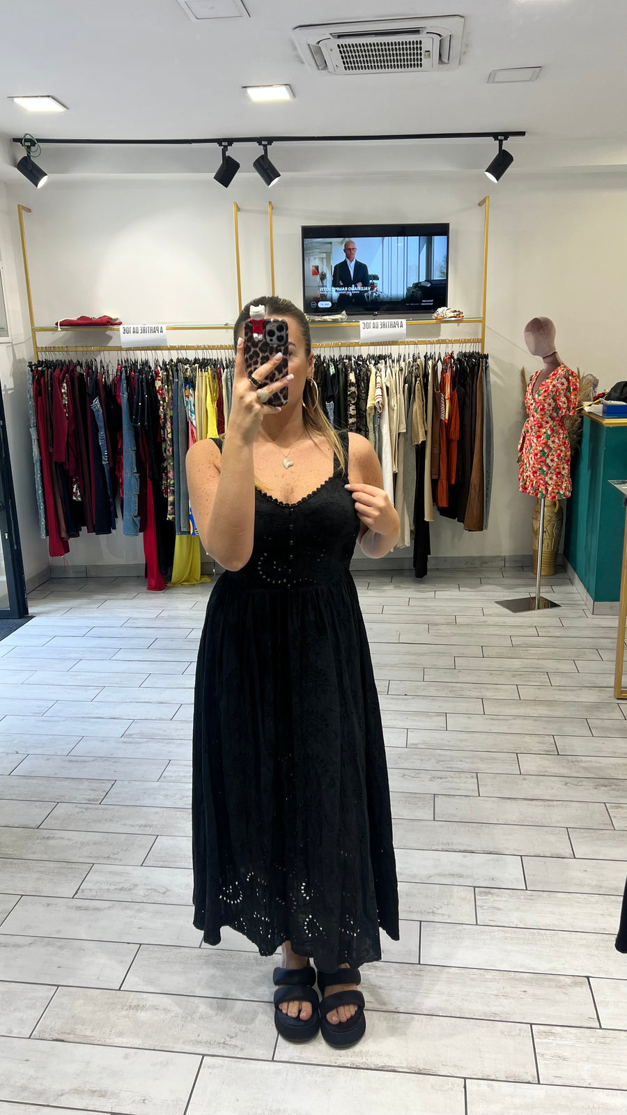 Dress Vientha Nero in pizzo San Gallo