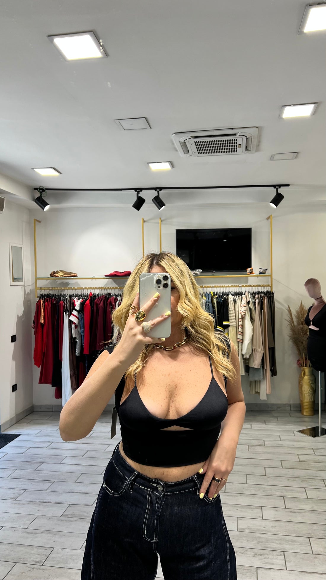 Top Erin con coprispalle Nero