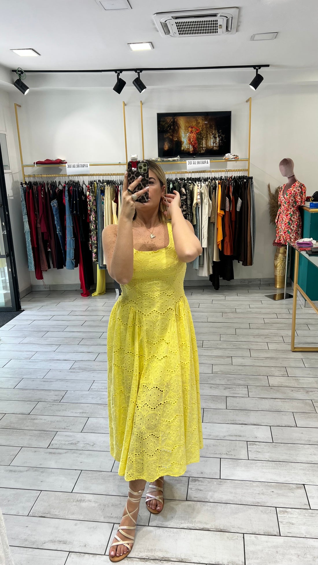 Dress Syl Giallo in pizzo San Gallo