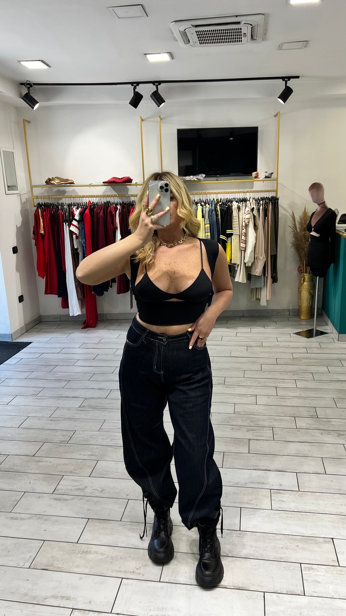 Top Erin con coprispalle Nero