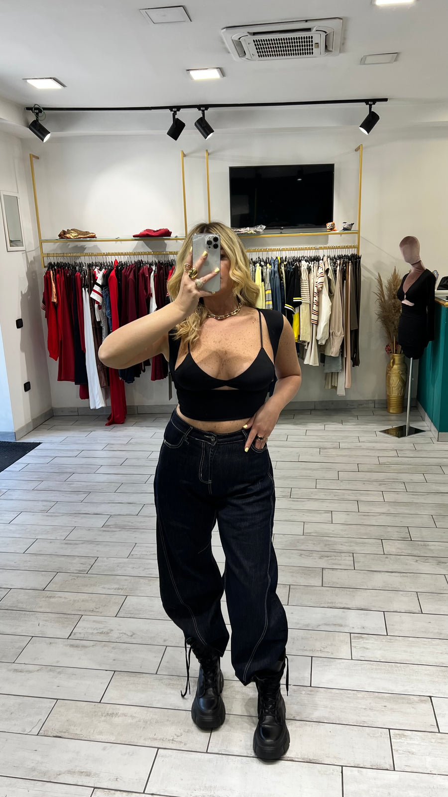 Top Erin con coprispalle Nero